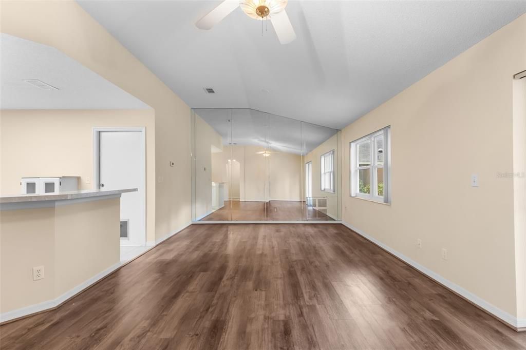 For Sale: $239,800 (2 beds, 2 baths, 1155 Square Feet)