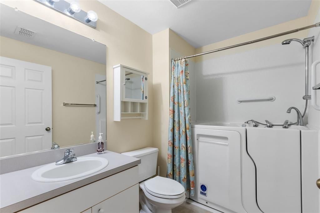 For Sale: $239,800 (2 beds, 2 baths, 1155 Square Feet)