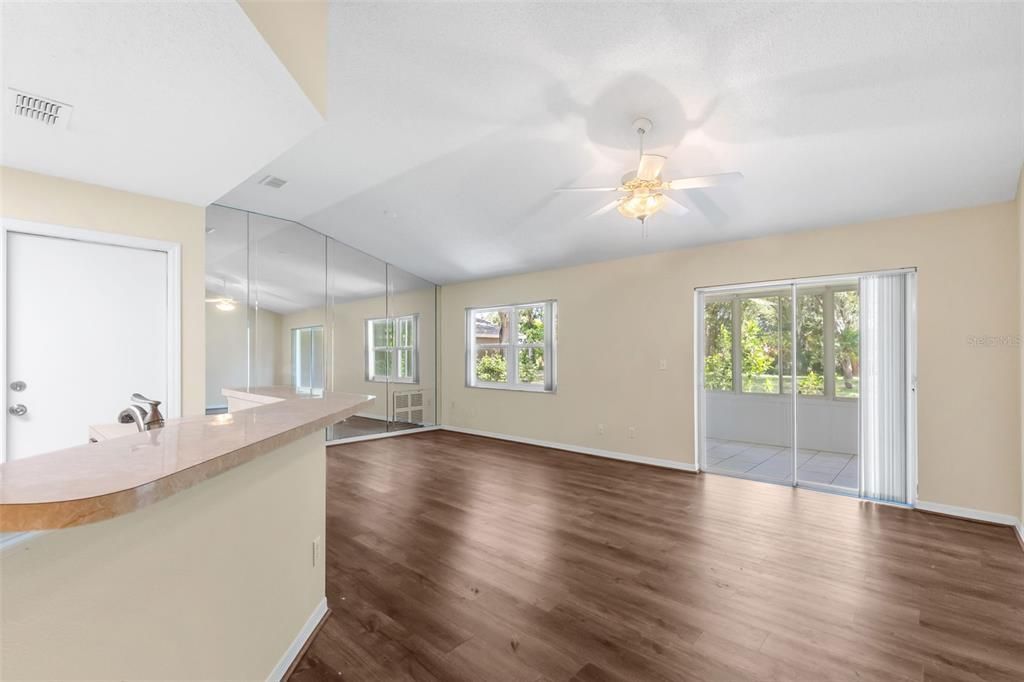 For Sale: $239,800 (2 beds, 2 baths, 1155 Square Feet)