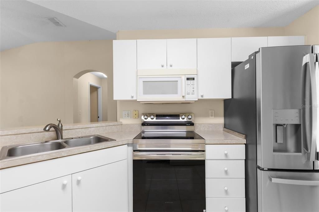 For Sale: $239,800 (2 beds, 2 baths, 1155 Square Feet)