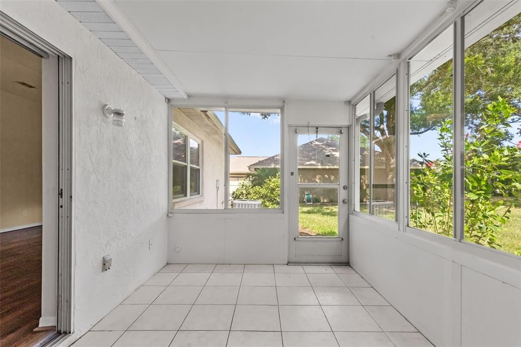 For Sale: $239,800 (2 beds, 2 baths, 1155 Square Feet)