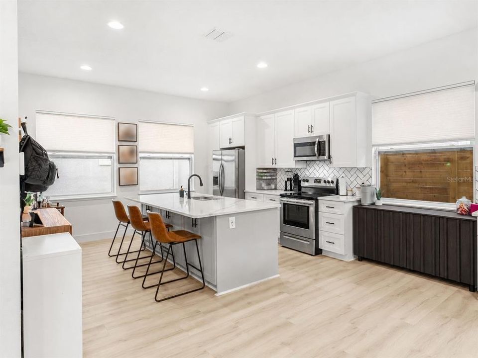 En Venta: $699,000 (3 camas, 2 baños, 1787 Pies cuadrados)