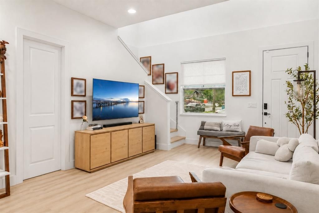 En Venta: $699,000 (3 camas, 2 baños, 1787 Pies cuadrados)