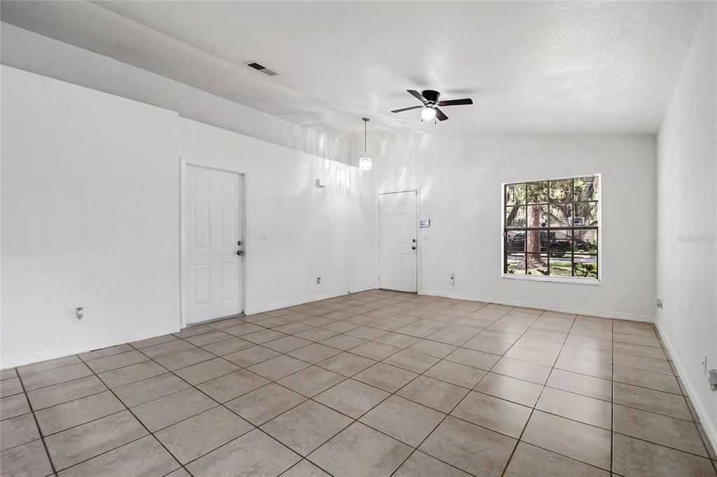 For Sale: $245,000 (3 beds, 2 baths, 1094 Square Feet)