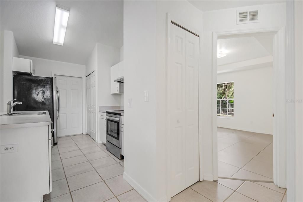 For Sale: $245,000 (3 beds, 2 baths, 1094 Square Feet)