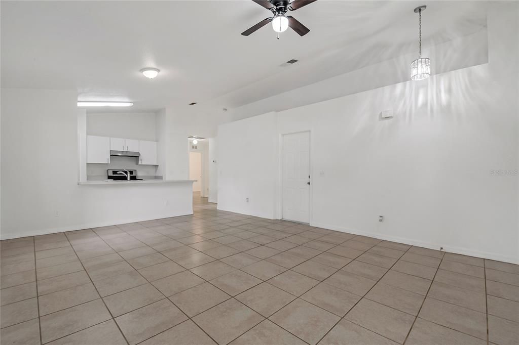 For Sale: $245,000 (3 beds, 2 baths, 1094 Square Feet)
