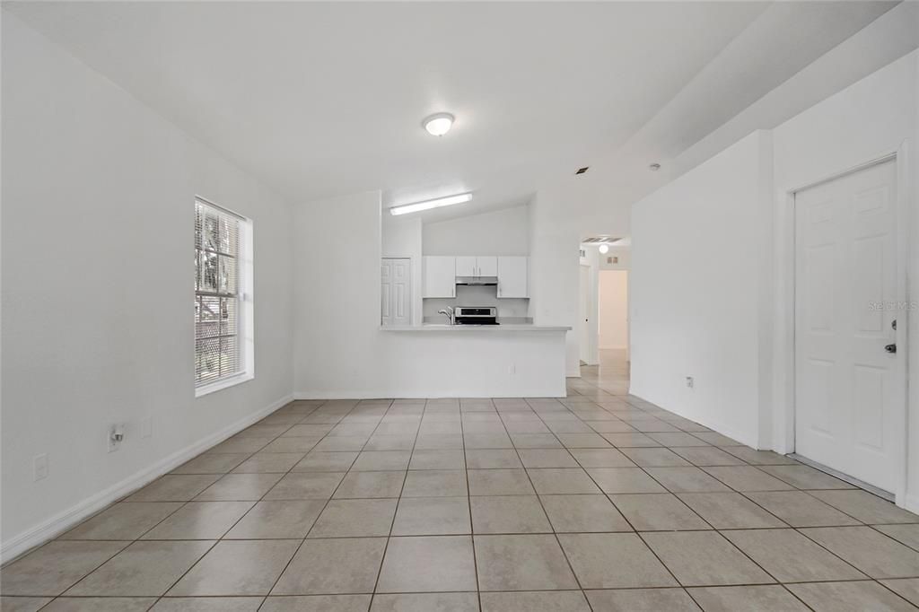 For Sale: $245,000 (3 beds, 2 baths, 1094 Square Feet)
