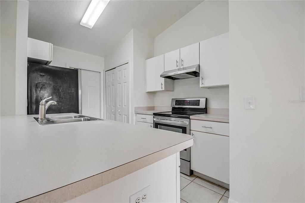 For Sale: $245,000 (3 beds, 2 baths, 1094 Square Feet)