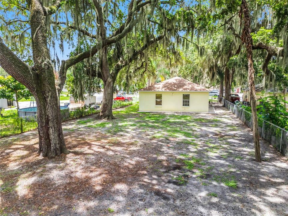 For Sale: $245,000 (3 beds, 2 baths, 1094 Square Feet)