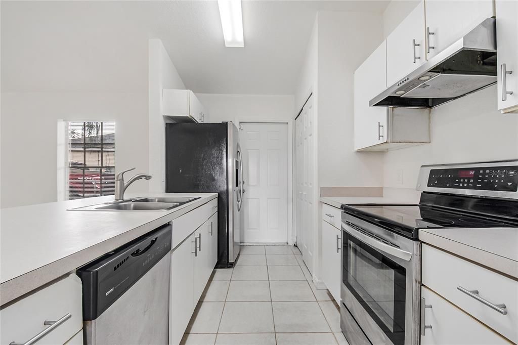 For Sale: $245,000 (3 beds, 2 baths, 1094 Square Feet)
