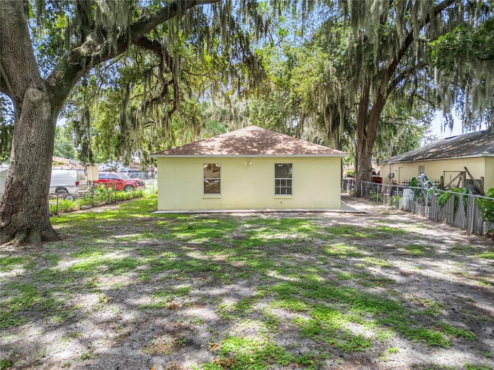 For Sale: $245,000 (3 beds, 2 baths, 1094 Square Feet)