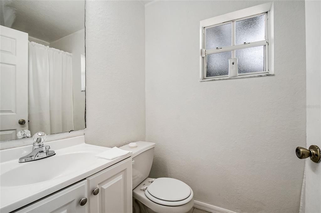 For Sale: $245,000 (3 beds, 2 baths, 1094 Square Feet)