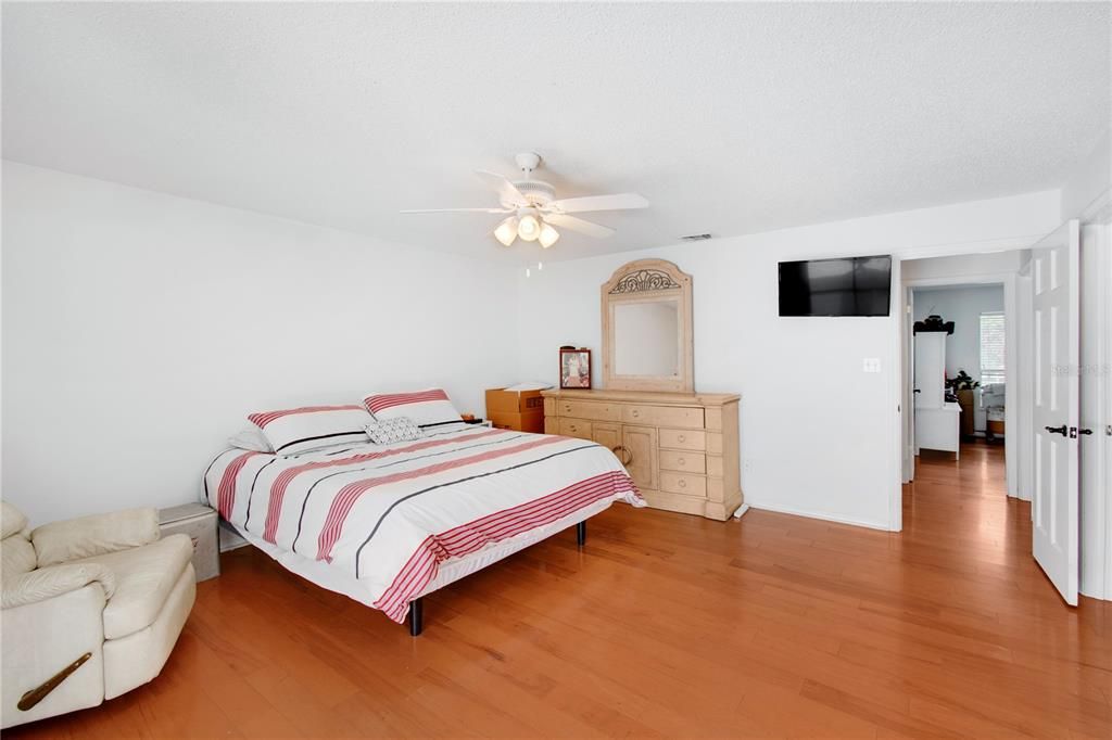 For Sale: $524,900 (3 beds, 2 baths, 1893 Square Feet)