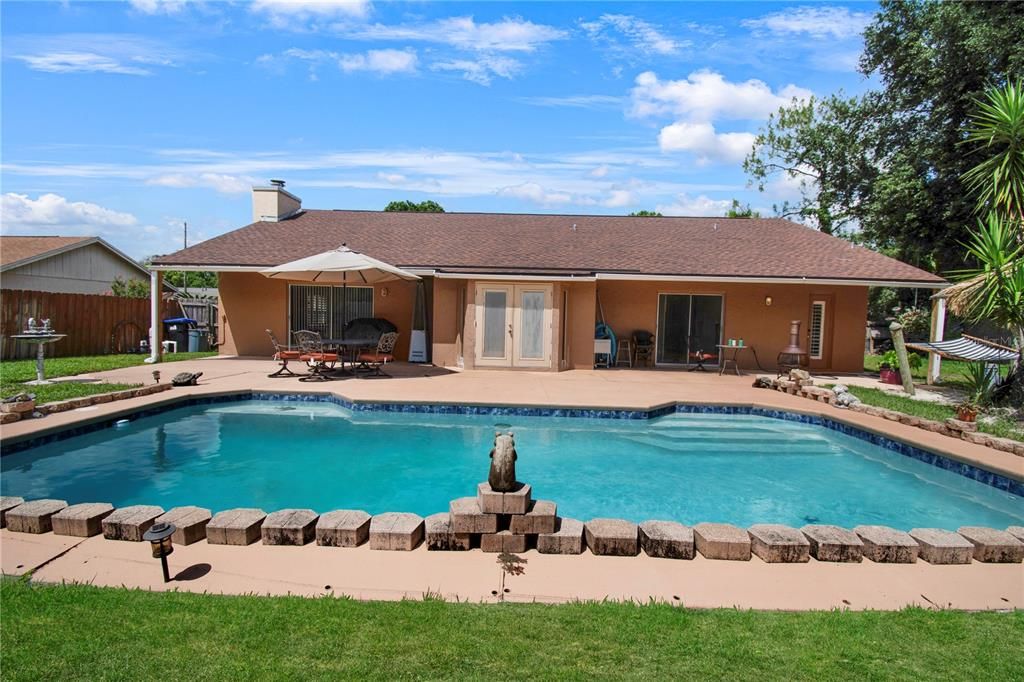 For Sale: $524,900 (3 beds, 2 baths, 1893 Square Feet)