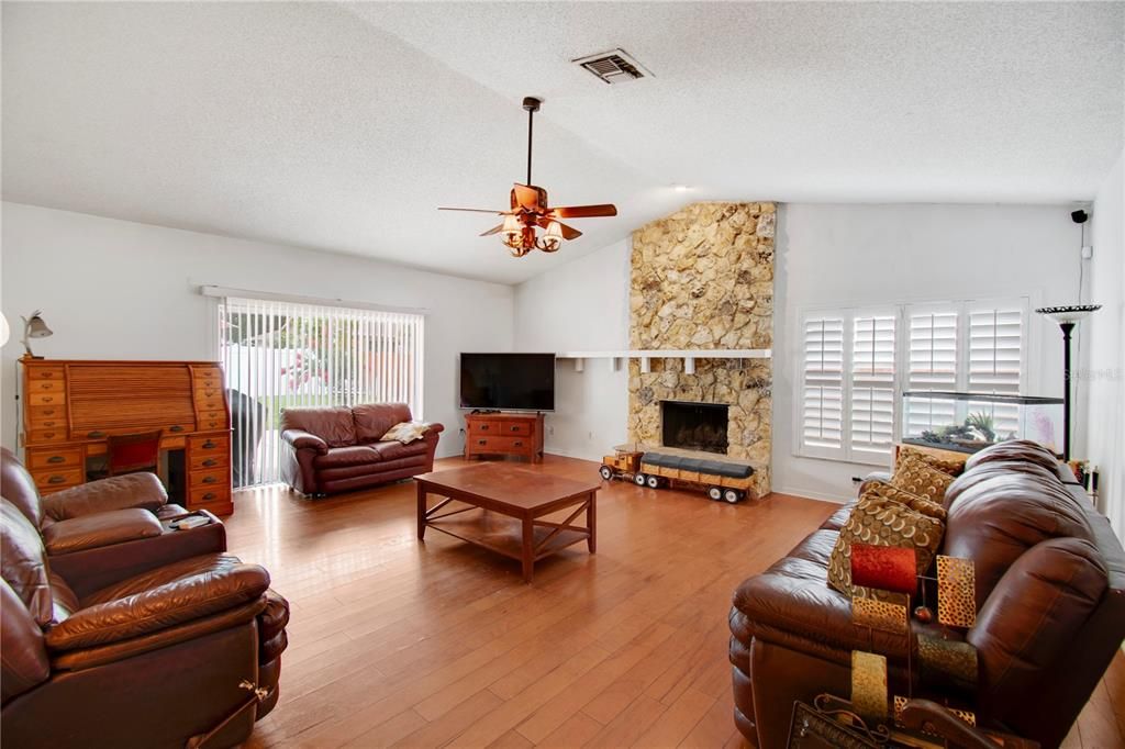 For Sale: $524,900 (3 beds, 2 baths, 1893 Square Feet)