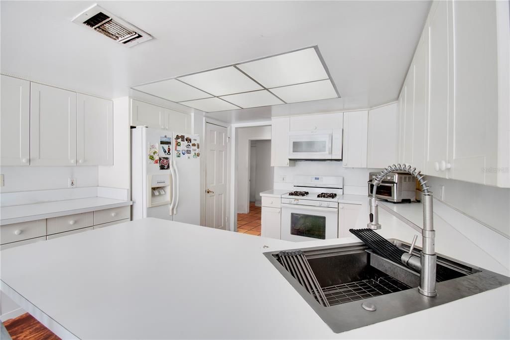 For Sale: $524,900 (3 beds, 2 baths, 1893 Square Feet)
