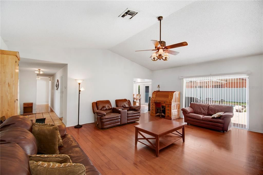 For Sale: $524,900 (3 beds, 2 baths, 1893 Square Feet)