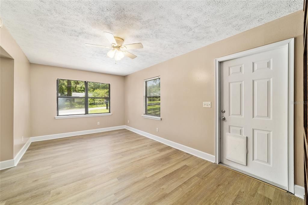 For Sale: $244,900 (3 beds, 2 baths, 1350 Square Feet)