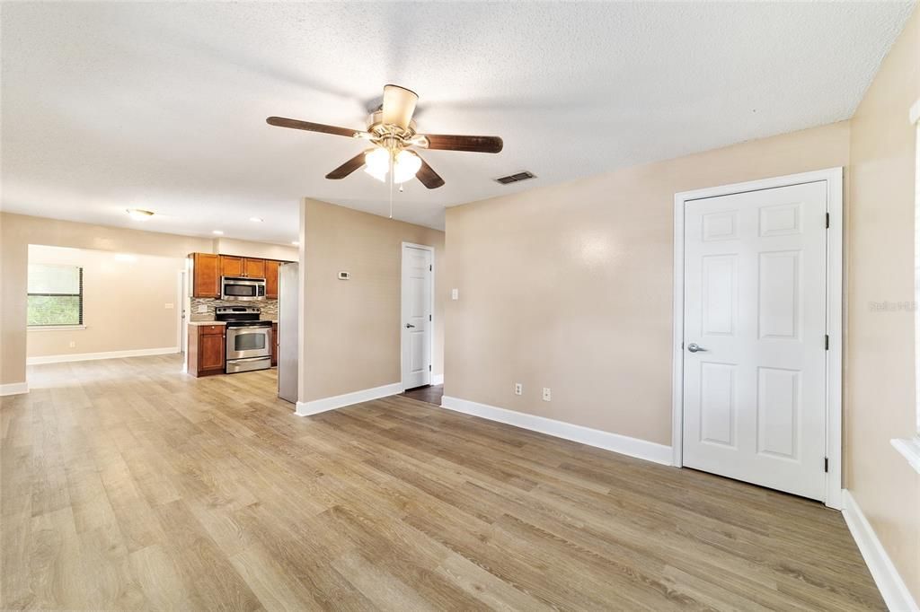 For Sale: $244,900 (3 beds, 2 baths, 1350 Square Feet)