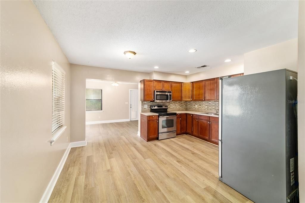 For Sale: $244,900 (3 beds, 2 baths, 1350 Square Feet)