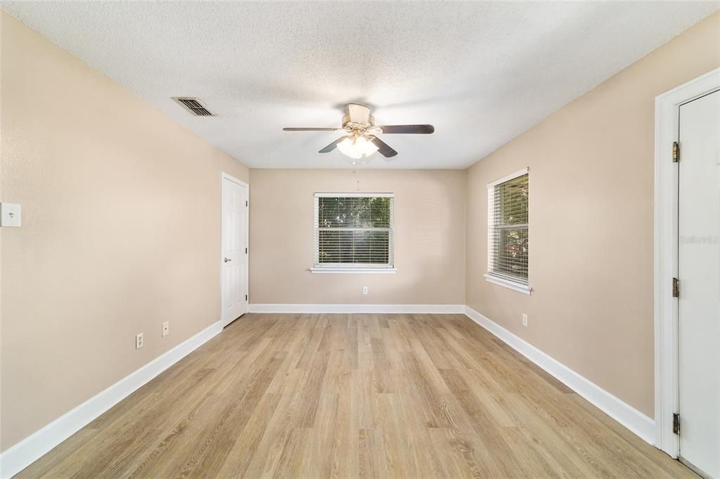 For Sale: $244,900 (3 beds, 2 baths, 1350 Square Feet)