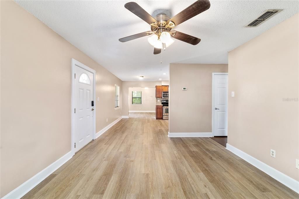 For Sale: $244,900 (3 beds, 2 baths, 1350 Square Feet)