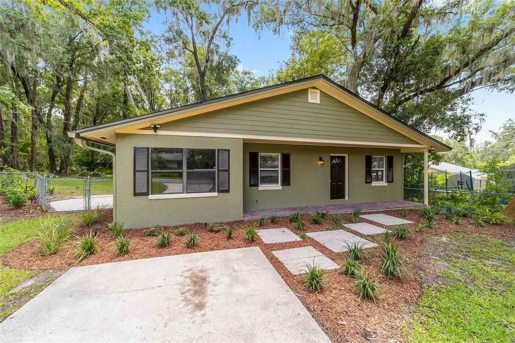 For Sale: $244,900 (3 beds, 2 baths, 1350 Square Feet)