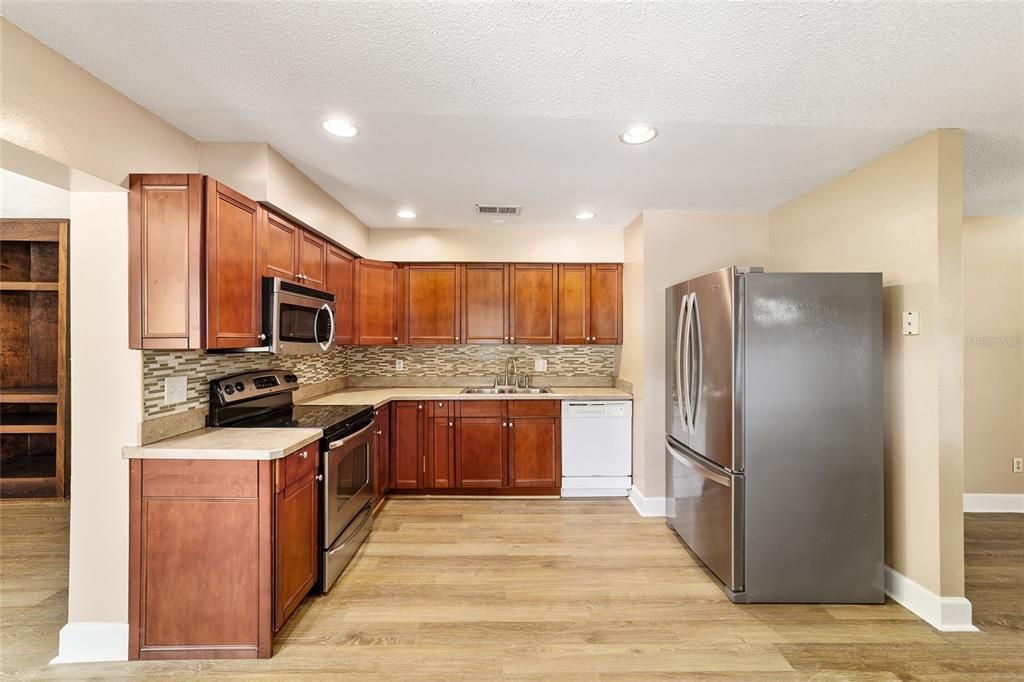 For Sale: $244,900 (3 beds, 2 baths, 1350 Square Feet)
