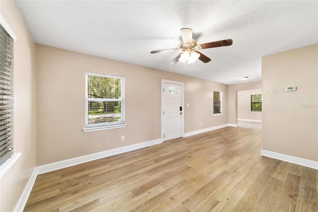 For Sale: $244,900 (3 beds, 2 baths, 1350 Square Feet)