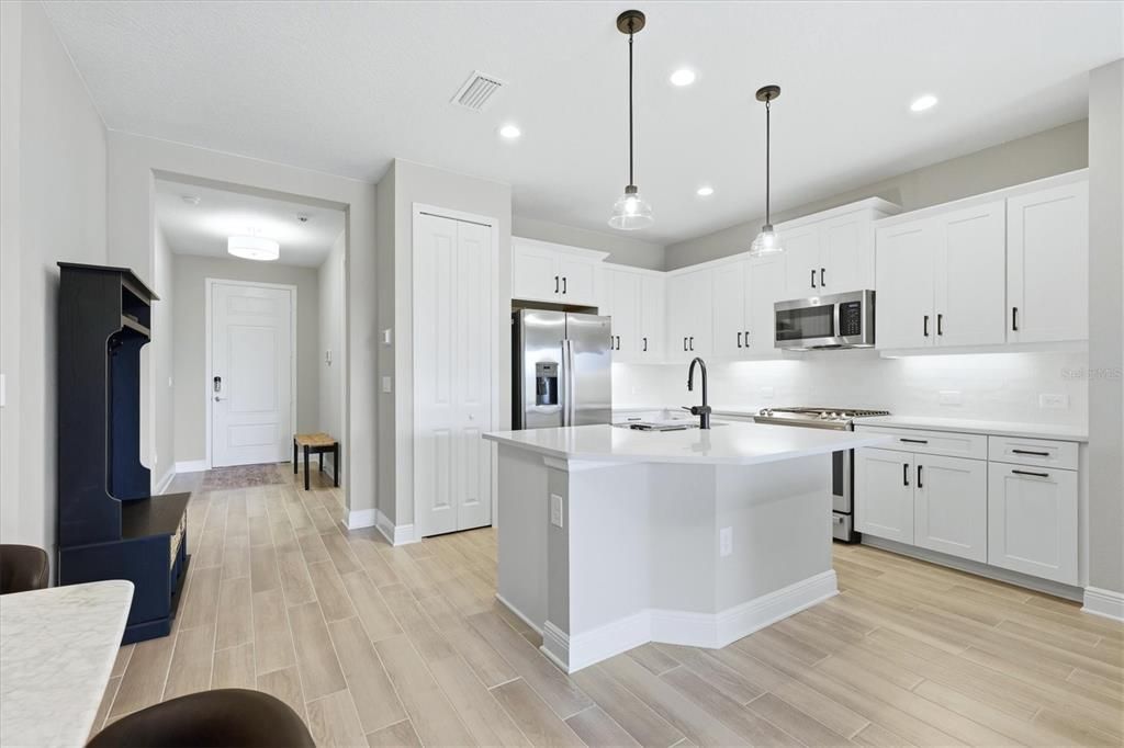 For Sale: $525,000 (2 beds, 2 baths, 1527 Square Feet)