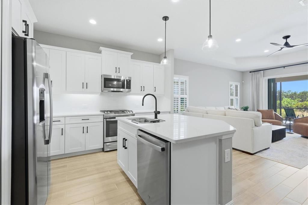 For Sale: $525,000 (2 beds, 2 baths, 1527 Square Feet)