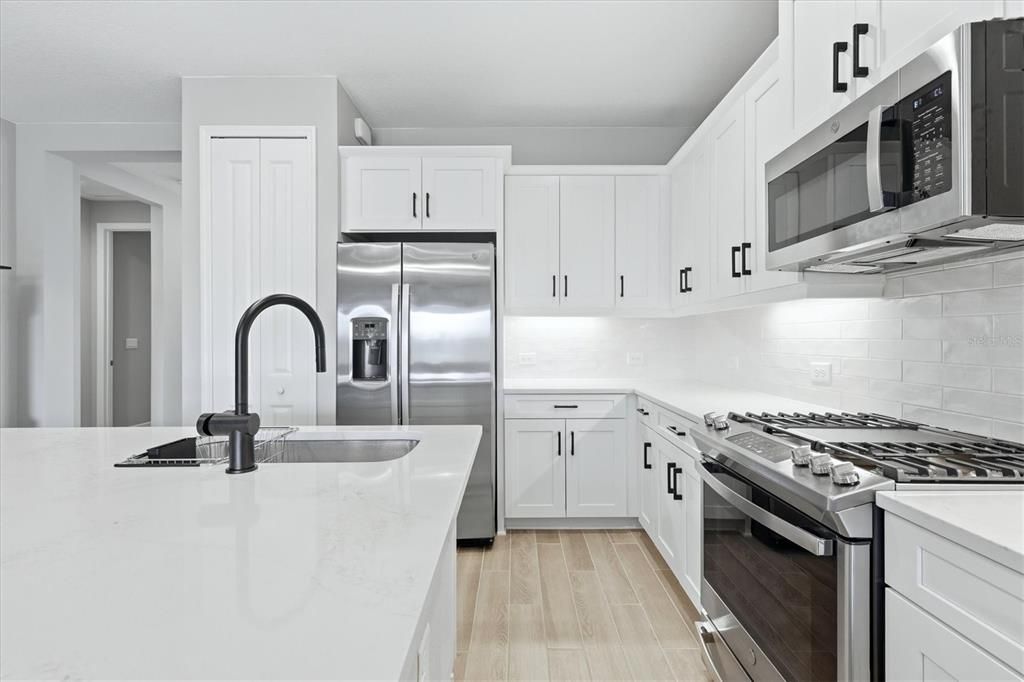 For Sale: $525,000 (2 beds, 2 baths, 1527 Square Feet)