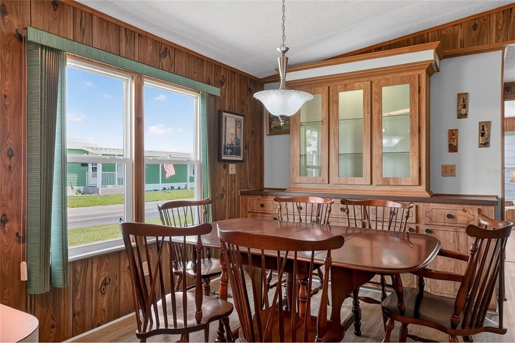 На продажу: $179,900 (2 спален, 2 ванн, 1560 Квадратных фут)
