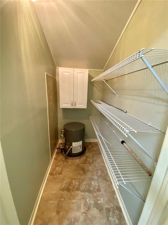 For Rent: $1,350 (2 beds, 1 baths, 900 Square Feet)