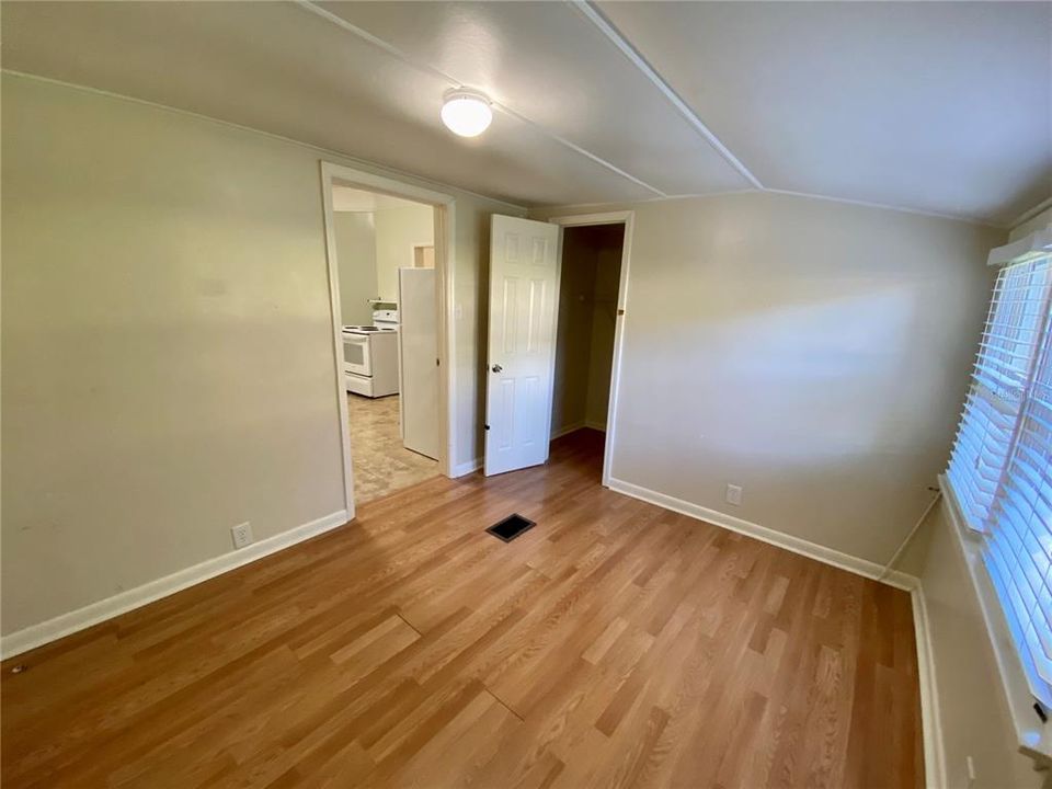 For Rent: $1,350 (2 beds, 1 baths, 900 Square Feet)