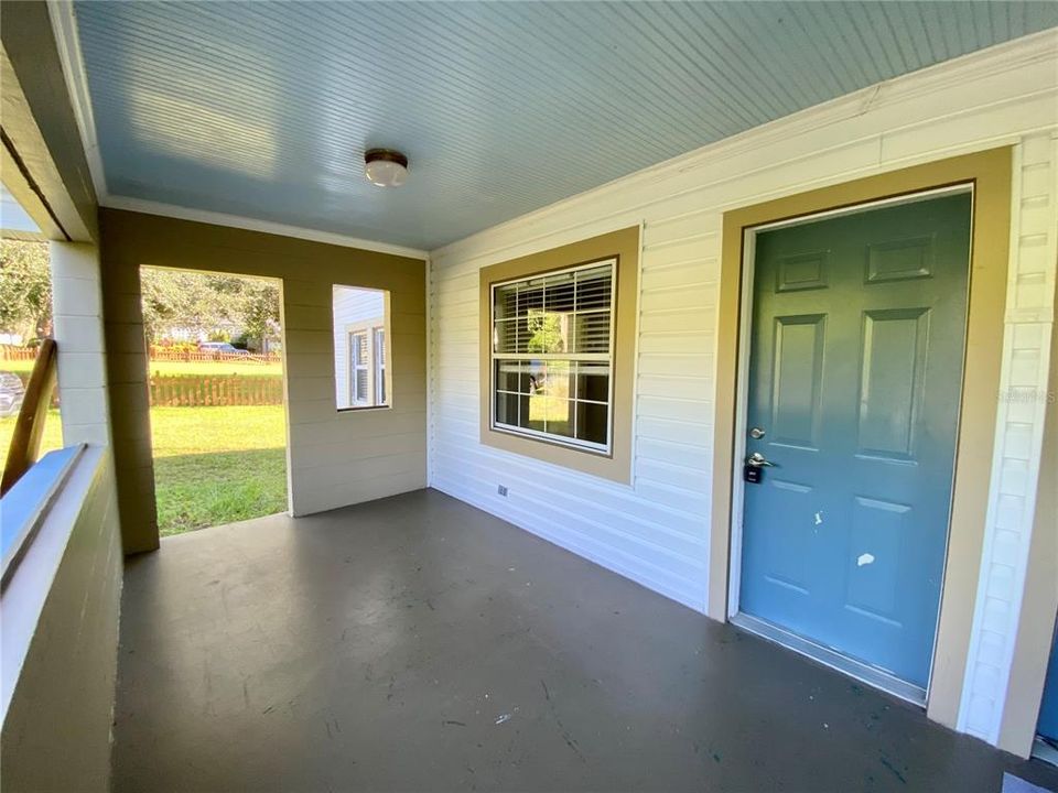 For Rent: $1,350 (2 beds, 1 baths, 900 Square Feet)