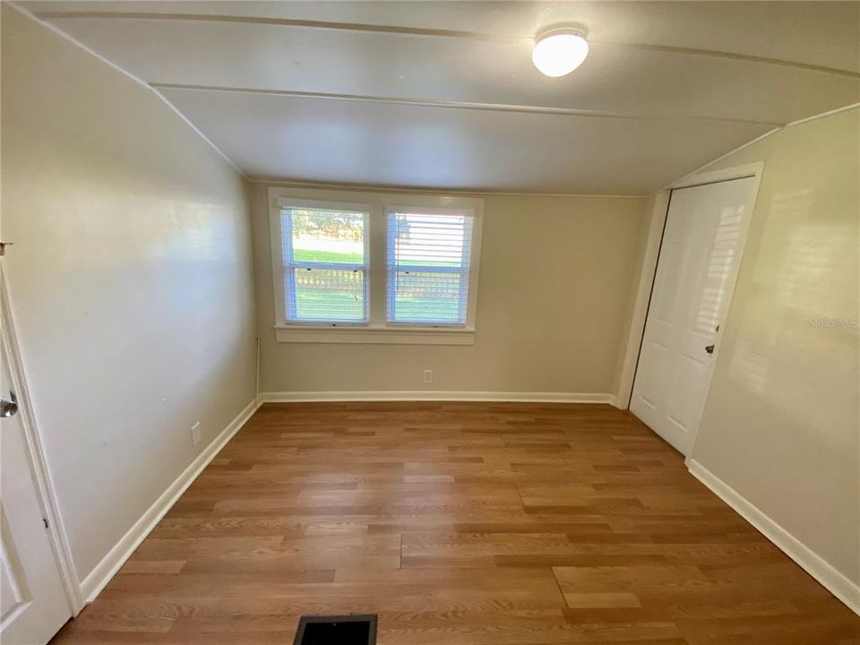 For Rent: $1,350 (2 beds, 1 baths, 900 Square Feet)