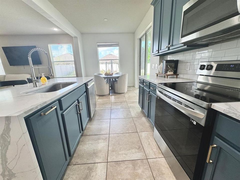 For Rent: $3,990 (4 beds, 3 baths, 2225 Square Feet)