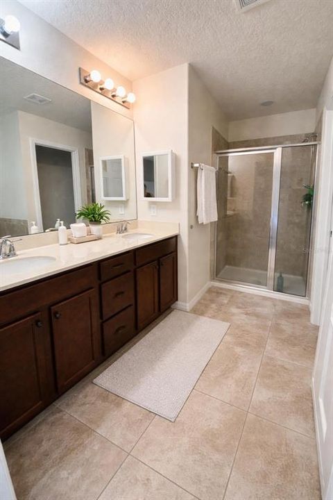 For Rent: $3,990 (4 beds, 3 baths, 2225 Square Feet)