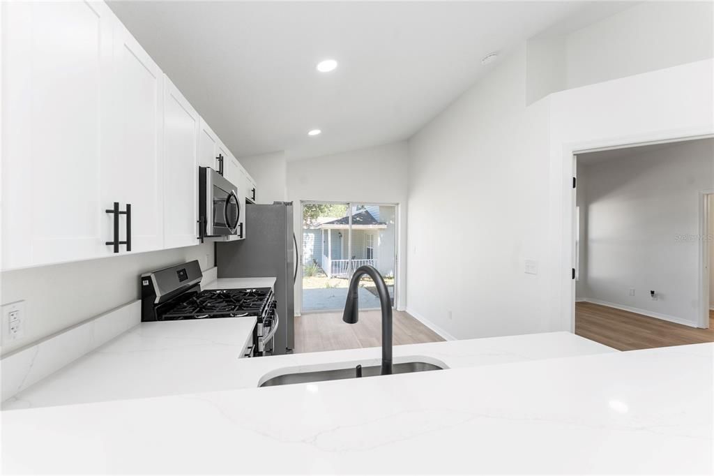 For Sale: $305,000 (3 beds, 2 baths, 1283 Square Feet)