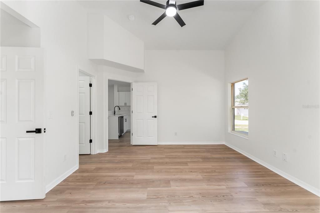For Sale: $305,000 (3 beds, 2 baths, 1283 Square Feet)