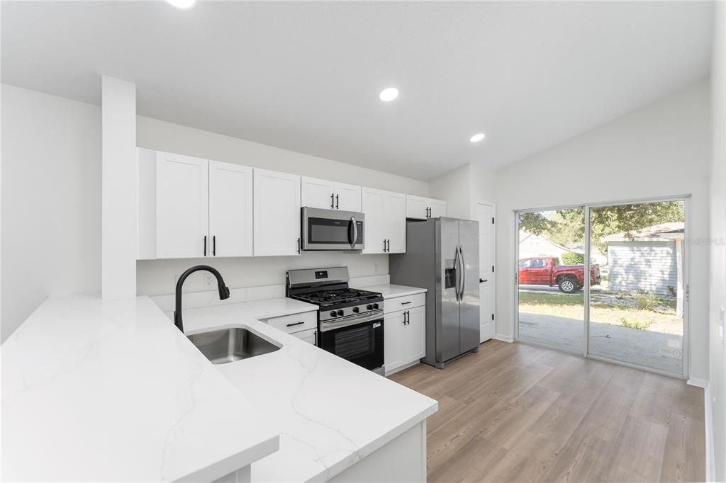 For Sale: $305,000 (3 beds, 2 baths, 1283 Square Feet)