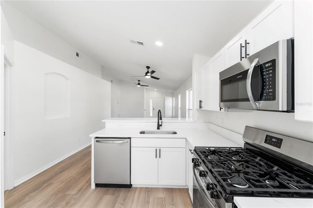 For Sale: $305,000 (3 beds, 2 baths, 1283 Square Feet)