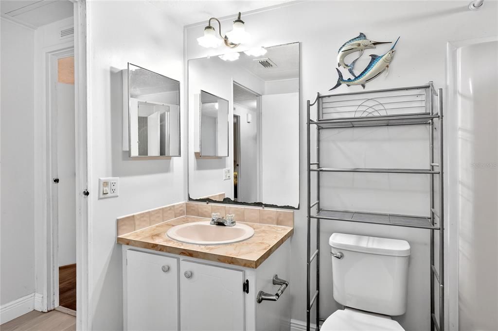 For Sale: $165,000 (2 beds, 2 baths, 1274 Square Feet)