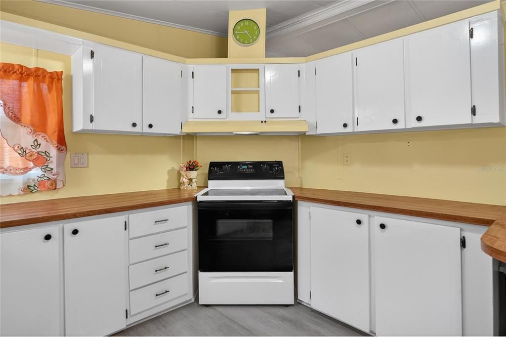 For Sale: $165,000 (2 beds, 2 baths, 1274 Square Feet)
