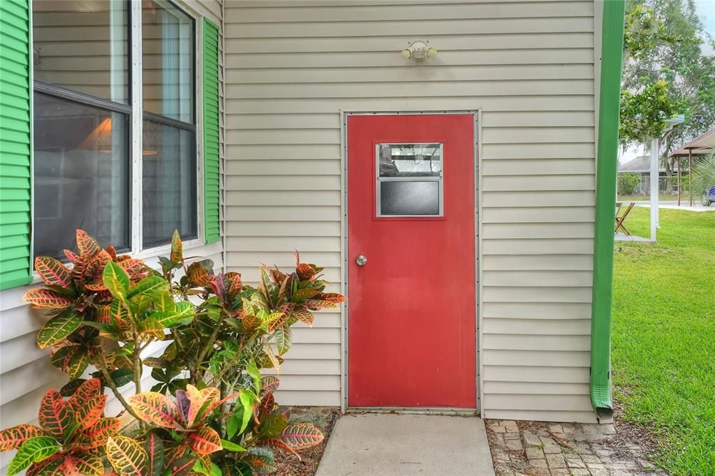 For Sale: $165,000 (2 beds, 2 baths, 1274 Square Feet)