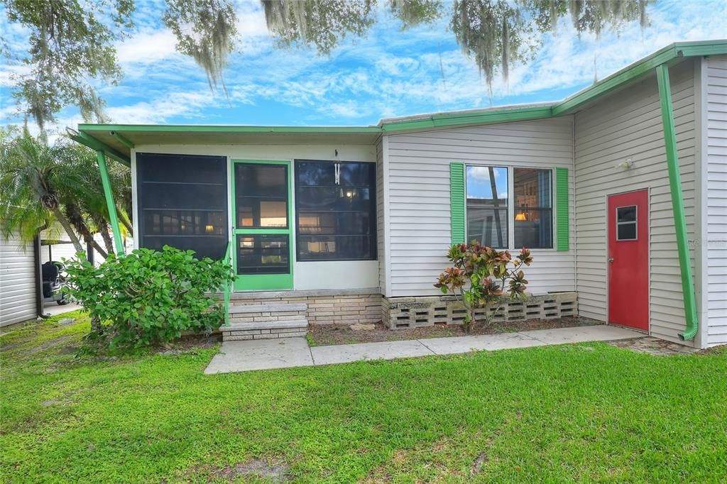 For Sale: $165,000 (2 beds, 2 baths, 1274 Square Feet)