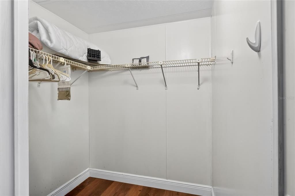 For Sale: $165,000 (2 beds, 2 baths, 1274 Square Feet)