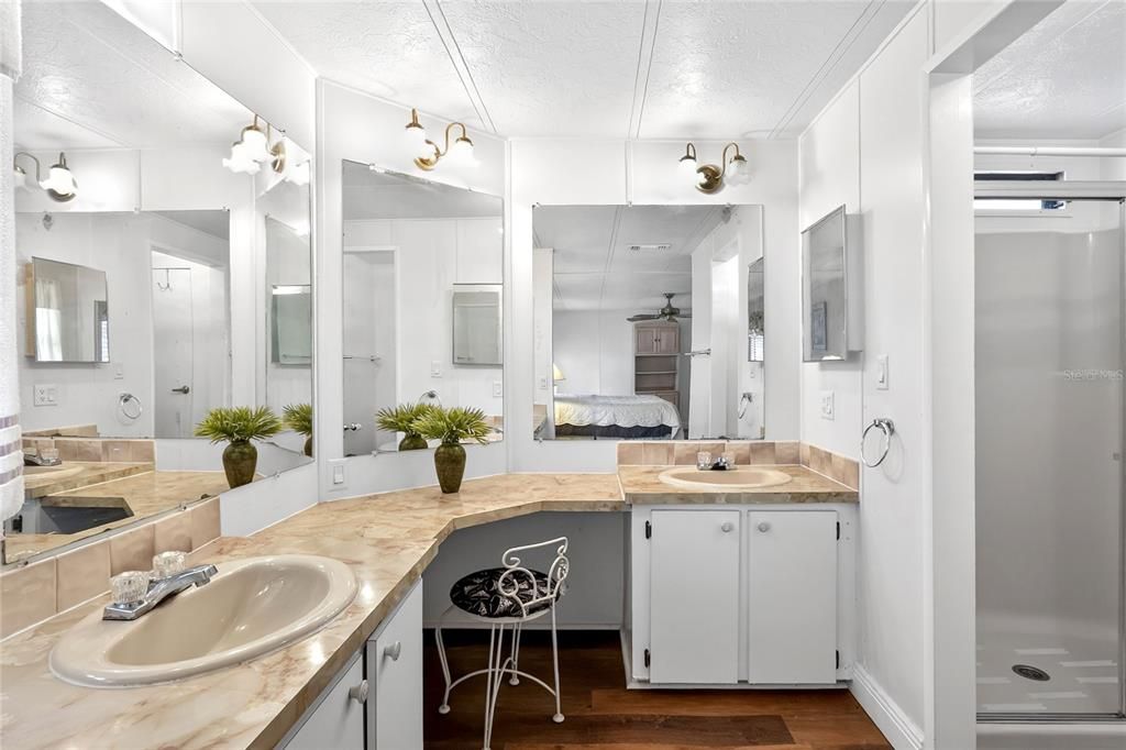 For Sale: $165,000 (2 beds, 2 baths, 1274 Square Feet)