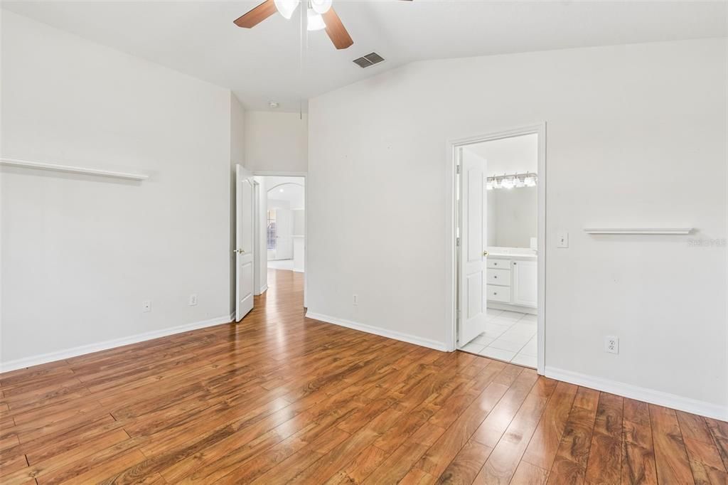 На продажу: $384,900 (4 спален, 2 ванн, 1773 Квадратных фут)